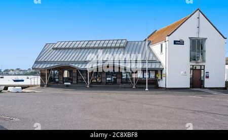 Die RNLI Rettungsbootstation am Mudeford Kai, Christchurch Stockfoto