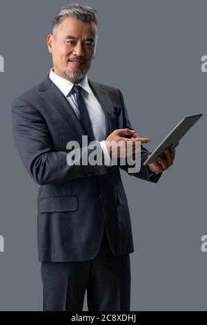 Unternehmen im mittleren Alter Mann mit einem Tablet Stockfoto