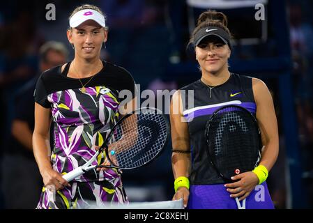 Elise Mertens aus Belgien und Bianca Andreescu aus Kanada vor ihrem Viertelfinalspiel beim US Open Grand Slam Tennisturnier 2019 Stockfoto