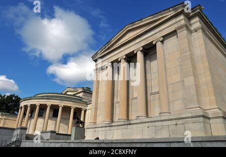 Das neoklassizistische Originalgebäude der Albright-Knox Art Gallery in Buffalo wurde vom Architekten E.B. entworfen Grün und eröffnet im Jahr 1905. Stockfoto