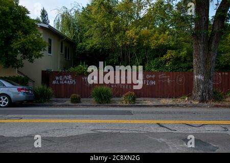 Sonntagmorgen in San Rafael, Marin County, CA, USA sind ruhig und friedlich. Stockfoto