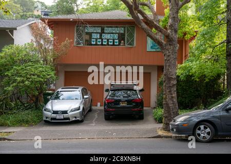 Sonntagmorgen in San Rafael, Marin County, CA, USA sind ruhig und friedlich. Stockfoto