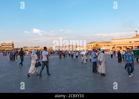 Der Jemaa el Fna – Hauptplatz – in Marrakesch, Marokko Stockfoto