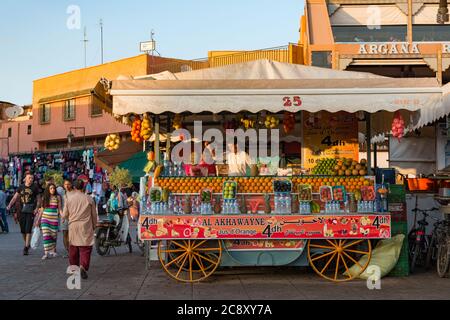 Der Jemaa el Fna – Hauptplatz – in Marrakesch, Marokko Stockfoto
