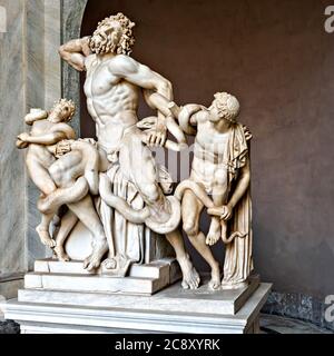 Im Vatikanischen Museum die Statue von Laocoon und seine Söhne, ist eine monumentale Marmorskulptur. Der Trojaner Laocoon wurde mit seinen beiden so von Seeschlangen erwürgt Stockfoto