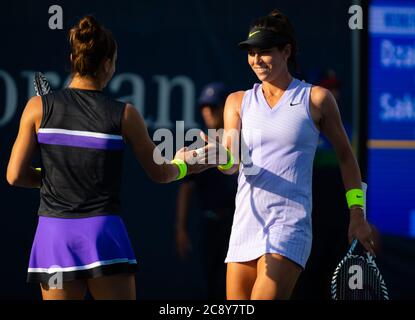 Maria Sakkari aus Griechenland und Ajla Tomljanovic aus Australien spielen beim US Open Grand Slam Tennisturnier 2019 Doppel Stockfoto