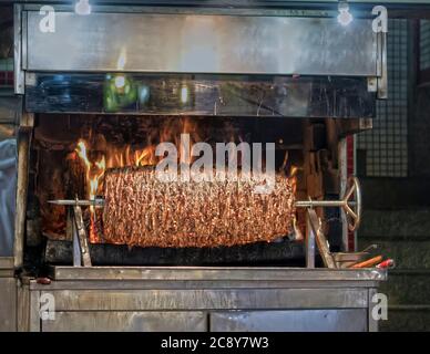 Kochen riesigen Kebab in istanbul türkei Stockfoto