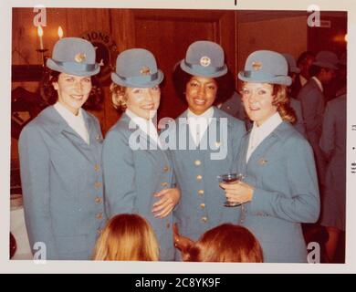 Pan am Flugbegleiter in Uniform bei Schulabschluss in Miami, Florida, 1973, USA Stockfoto