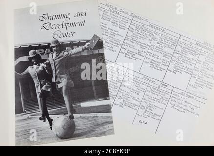 Scrapbook Seite von Pan American World Airways Erinnerungsstücken und Werbung, 1973, USA Stockfoto