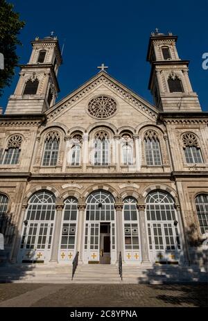Istanbul, Türkei - 14. Juni 2019: Die Hagia Triada (Heilige Dreifaltigkeit) (Türkisch: Aya Triada Rum Ortodoks Kilisesi) ist eine griechisch-orthodoxe Kirche in Taksim, ISTA Stockfoto