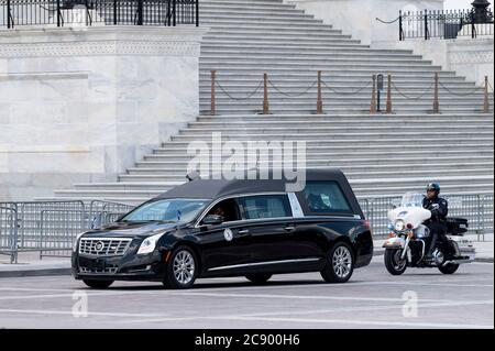 Washington, DC, USA. Juli 2020. 27. Juli 2020 - Washington, DC, Vereinigte Staaten: Die Ankunft der Autokolonne, die die Schatulle von John Lewis zum US-Kapitol bringt. Quelle: Michael Brochstein/ZUMA Wire/Alamy Live News Stockfoto