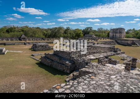 Der Rundtempel oder Observatorium in den Ruinen der post-klassischen Maya-Stadt Mayapan, Yucatan, Mexiko. Stockfoto