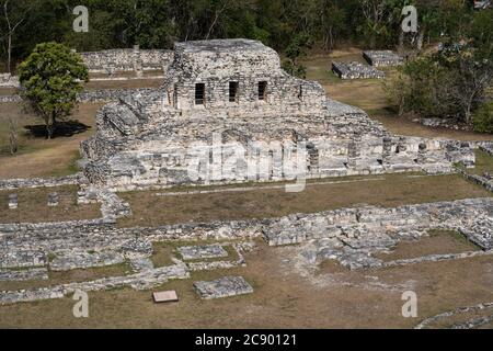 Der Tempel der gemalten Nischen in den Ruinen der post-klassischen Maya-Stadt Mayapan, Yucatan, Mexiko. Stockfoto