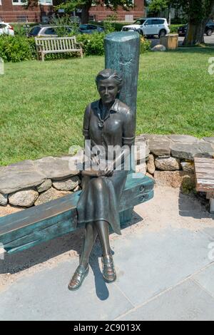 Rachel Carson Statue von David Lewis in Woods Hole Massachusetts USA Stockfoto