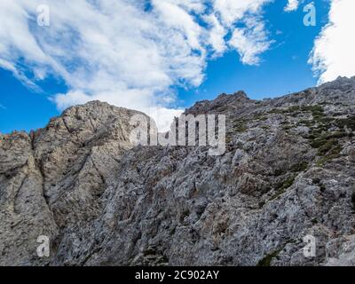 Klettern auf dem Klettersteig Rotwand und Masare im Rosengarten in den Dolomiten, Südtirol, Italien Stockfoto
