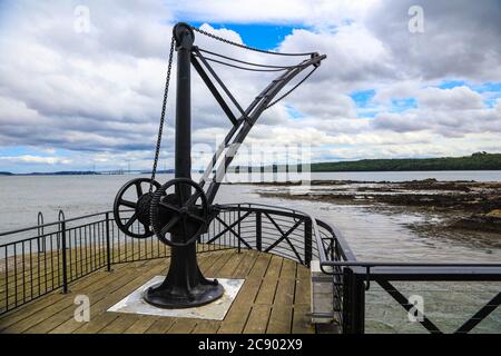 Die Festung aus dem 15. Jahrhundert, Blackness Castle, ist ein beliebter Filmort am Südufer des Firth of Forth, Stockfoto