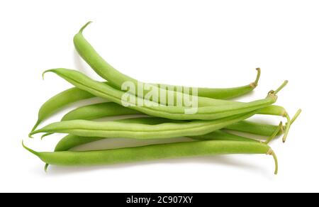 Grüne Bohnen Gruppe isoliert auf weißem Hintergrund Stockfoto