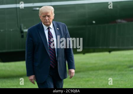 US-Präsident Donald J. Trump kehrt nach einem Besuch im Bioprocess Innovation Center bei Fujifilm Diosynth Biotechnologies in Morrisville, North Carolina, am 27. Juli 2020 ins Weiße Haus in Washington, DC zurück.Quelle: Chris Kleponis/Pool via CNP /MediaPunch Stockfoto