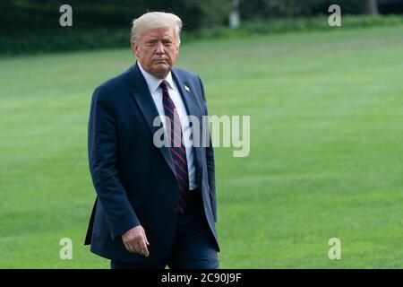 US-Präsident Donald J. Trump kehrt nach einem Besuch im Bioprocess Innovation Center bei Fujifilm Diosynth Biotechnologies in Morrisville, North Carolina, am 27. Juli 2020 ins Weiße Haus in Washington, DC zurück.Quelle: Chris Kleponis/Pool via CNP /MediaPunch Stockfoto