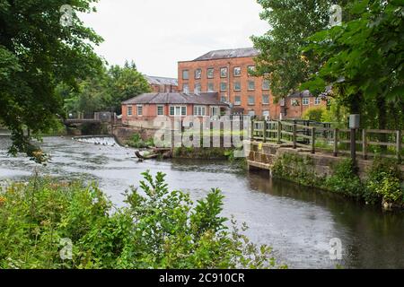 Die historischen Boar's Head Mills am Fluss Derwent in Darley Abbey in der Nähe von Derby, East Midlands. Stockfoto