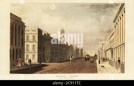 Blick Richtung Norden auf die Regent Street vom Waterloo Place auf der Pall Mall, London. Links der Eingang zur Charles Street (heute Charles II Street), Warren’s Hotel, der Portikus und der Turm der Waterloo Chapel, entworfen von John Adey Repton, Horticultural Society, etc.. Rechts sind die Häuser des Architekten John Nash Nr. 14 und des Politikers John Edwards Nr. 16, das United Service Club-House, etc. Am Ende der Straße ist das County Fire-Office. Die Straße ist mit gasbeleuchteten Laternenpfosten gesäumt. Handkolorierter Kupferstich aus Rudolph Ackermanns Repositorium der Künste, Literatur, Mode, Manufa Stockfoto