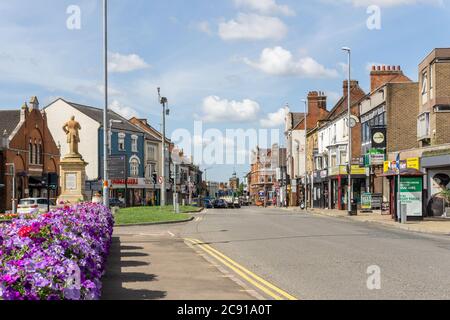 Blick auf die Straße der Kettering Road, die durch Abington Square in Richtung Stadtzentrum, Northampton, Großbritannien, führt Stockfoto