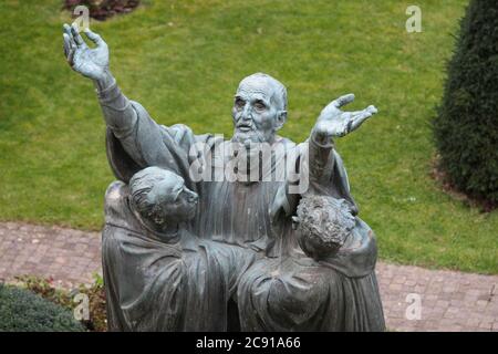 Cassino, Italien - 15. Januar 2008: Die Statue von San Benedetto in der Abtei von Montecassino Stockfoto