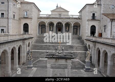 Cassino, Italien - 15. Januar 2008: Das Kloster Bramante in der Abtei von Montecassino Stockfoto