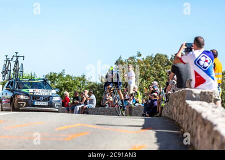 Col du Serre de Tourre, Frankreich - Juli 15,2016: Der spanische Radfahrer Alejandro Valverde vom Movistar Team fährt während einer individuellen Zeitfahrphase in Stockfoto