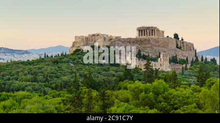 Dämmerung allgemeine Ansicht des Parthenon und der alten Akropolis von Athen Griechenland von Thissio - Foto: Geopix Stockfoto