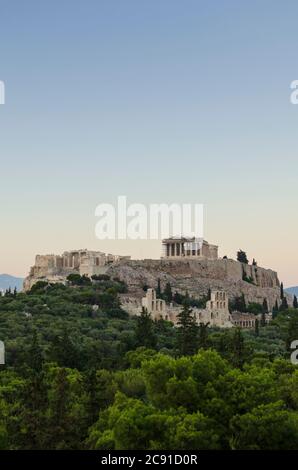 Dämmerung allgemeine Ansicht des Parthenon und der alten Akropolis von Athen Griechenland von Thissio - Foto: Geopix Stockfoto