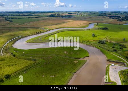 Luftaufnahme von Wigtown Harbour, dem Fluss Bladnoch, der in Wigtown Bay, Dumfries und Galloway, Schottland, Großbritannien, mündet Stockfoto