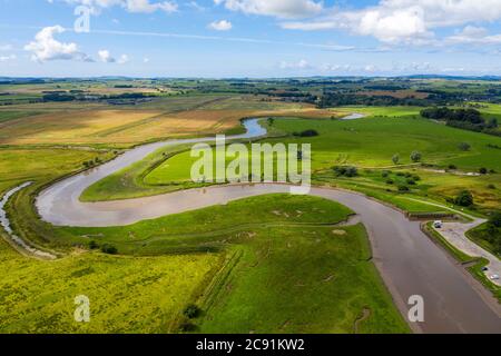 Luftaufnahme von Wigtown Harbour, dem Fluss Bladnoch, der in Wigtown Bay, Dumfries und Galloway, Schottland, Großbritannien, mündet Stockfoto