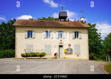 Mairie (Rathaus) Gebäude in Oricourt bei d'Oricourt Schloss. Franche-Comté, Frankreich. Stockfoto