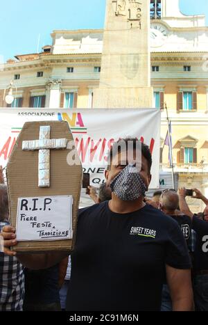 Rom, Italien. Juli 2020. Rom, Protest von Straßenverkäufern, Messen, wegen des Versäumens, Messen, Festivals und Provinzfestivals durchzuführen, wegen der Beschränkungen aufgrund von Covid 19.Bild: Kredit: Unabhängige Fotoagentur/Alamy Live News Stockfoto