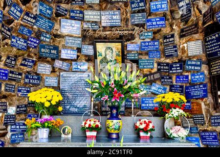 Vietnamesische Votivtafeln in Saint Philippe Kirche, Ho Chi Minh, Vietnam Stockfoto