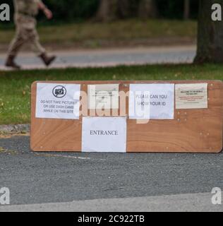 Brentwood Essex 28. Juli 2020 ein mobiles Covid-19 Testzentrum mit Armeebesetzung auf dem Parkplatz des Brentwood Freizeitzentrums, Brentwood Essex. Kredit: Ian Davidson/Alamy Live Nachrichten Stockfoto