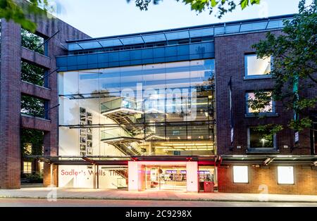 Sadlers Wells Theater bei Nacht London Großbritannien Stockfoto