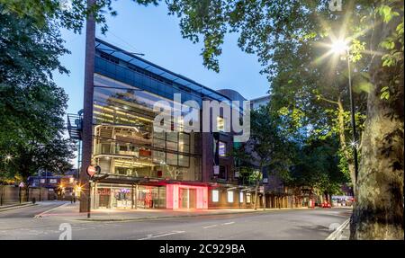 Sadlers Wells Theater bei Nacht London Großbritannien Stockfoto