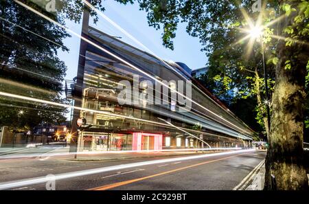 Sadlers Wells Theater bei Nacht London Großbritannien Stockfoto