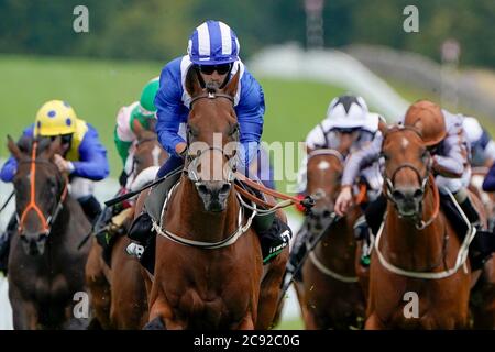 Maydanny mit Silvestre De Sousa auf dem Weg zum Unibet-Sieg unterwegs am ersten Tag des Goodwood Festivals auf der Goodwood Racecourse, Chichester, bist du auf dem Handicap. Stockfoto