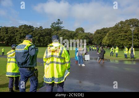 Sydney, Australien 28. Juli 2020.N.S.W. Polizei nimmt an illegalem Black Lives Matter Protest Teil, The Domain, Sydney, Australien.Quelle: Brad McDonald/ Alamy Live News' Stockfoto