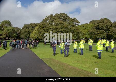 Sydney, Australien 28. Juli 2020.N.S.W. Polizei nimmt an illegalem Black Lives Matter Protest Teil, The Domain, Sydney, Australien.Quelle: Brad McDonald/ Alamy Live News' Stockfoto