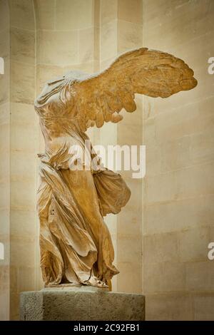 Statue von Winged Victory "Victoire de Samothraki" in das Musée du Louvre, Paris Frankreich Stockfoto