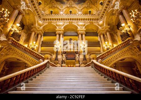 Kunstvoller Eingang zum Palais Garnier - Oper, Paris, Frankreich Stockfoto