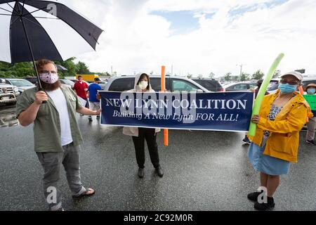 Juni 28, 2020. Lynn, MA. Die Lynn Way Merchants Association protestiert vor dem LynnMart. Eine Autokolonne namens Cancel Räumungen Caravan fuhr um 24 Uhr Stockfoto