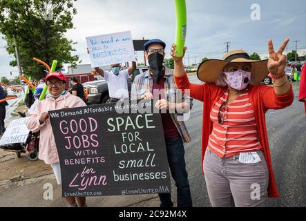 Juni 28, 2020. Lynn, MA. Die Lynn Way Merchants Association protestiert vor dem LynnMart. Eine Autokolonne namens Cancel Räumungen Caravan fuhr um 24 Uhr Stockfoto