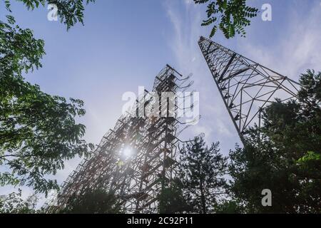 Ehemaliges militärisches Duga-Radarsystem in der Nähe der Geisterstadt Pripyat in der Tschernobyl-Ausschlusszone, Ukraine Stockfoto