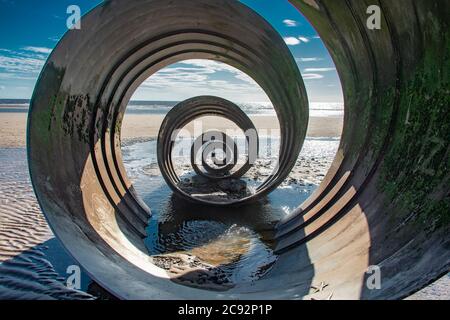 Mary's Shell, eine öffentliche Kunstarbeit am Strand von Cleveleys, Borough of Wyre, Lancashire. Stockfoto
