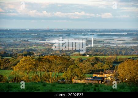 Blick über die Fylde Richtung Blackpool, Lancashire an einem nebligen Morgen. Stockfoto